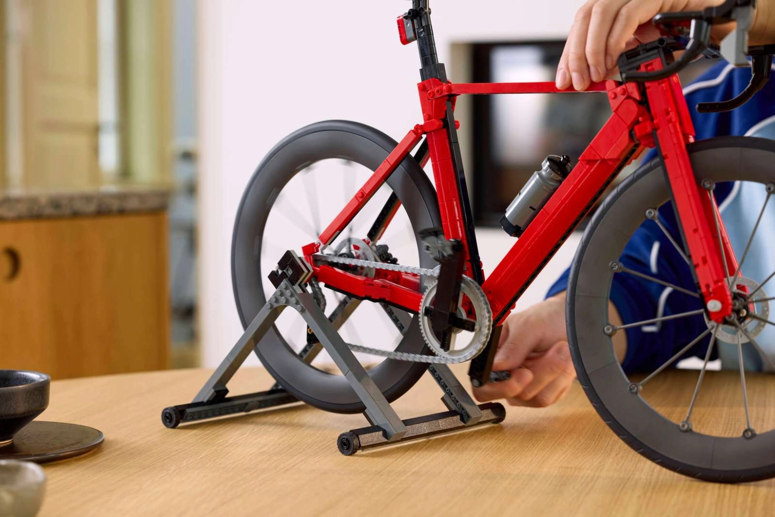 A LEGO lançou sua primeira bicicleta aero de estrada, funciona e está cheia de referências às atuais WorldTour
