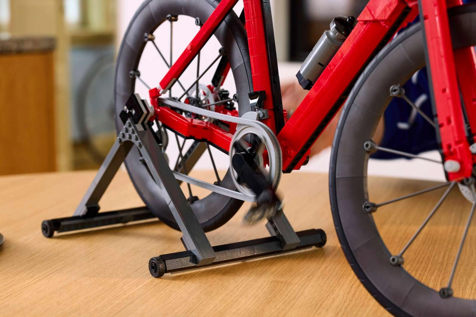 A LEGO lançou sua primeira bicicleta aero de estrada, funciona e está cheia de referências às atuais WorldTour