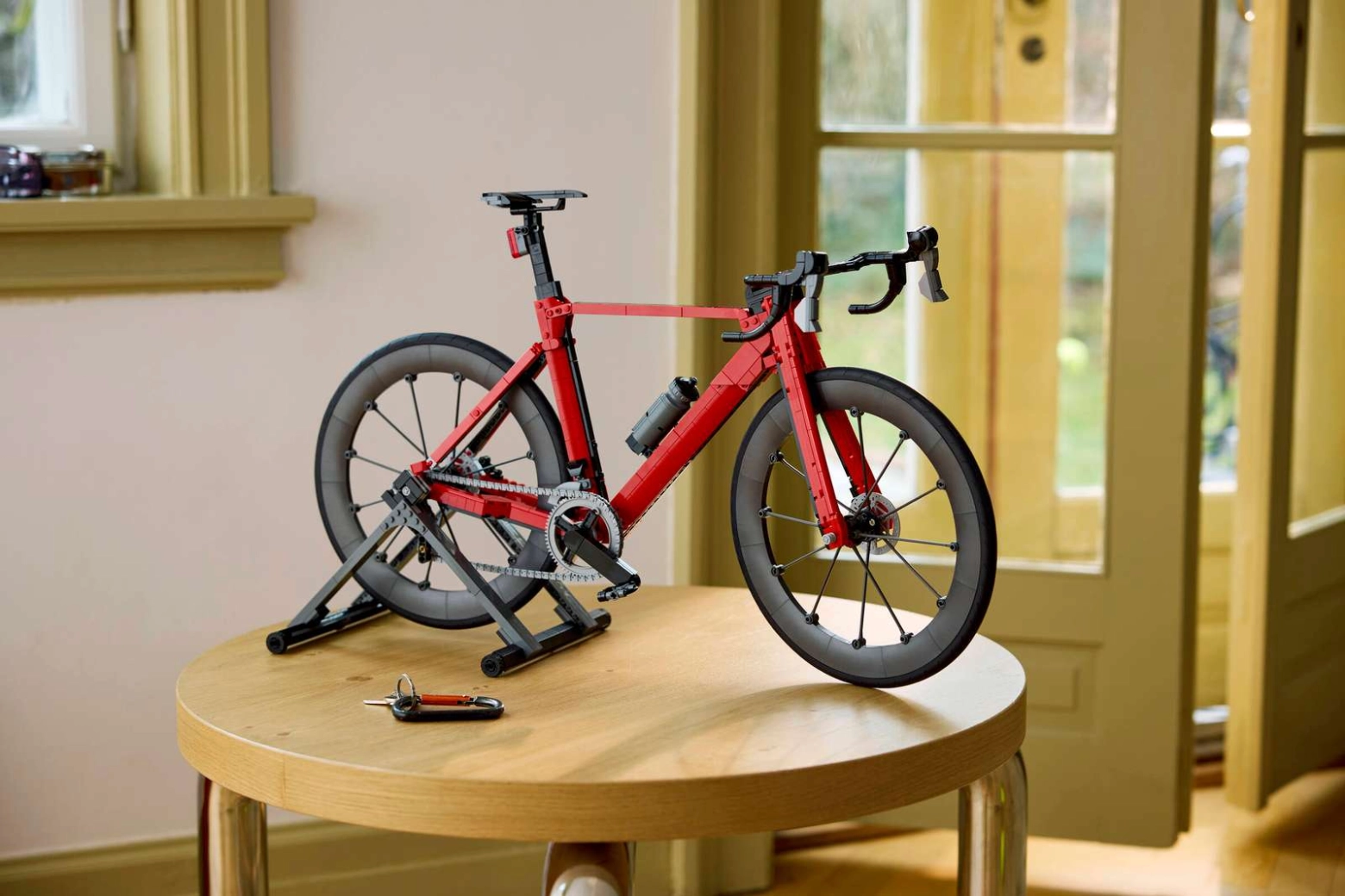 A LEGO lançou sua primeira bicicleta aero de estrada, funciona e está cheia de referências às atuais WorldTour