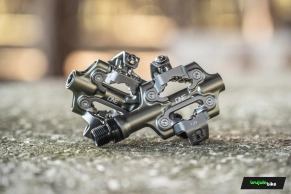 Probamos los OneUp XC Clip: son los más finos del mercado, pesan menos que unos XTR y cuestan bastante menos
