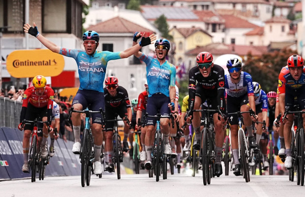 Vingegaard's attack, another massive crash, and a surprise victory for Guillermo Thomas Silva in stage 2 of the Giro