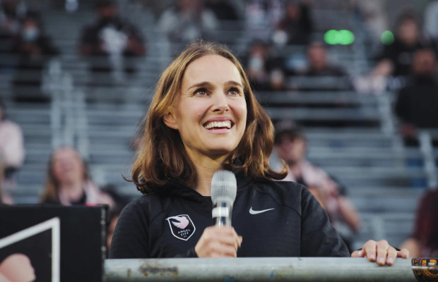 O Tour de France mais sombrio chega a Hollywood com Natalie Portman e Jonathan Bailey como protagonistas