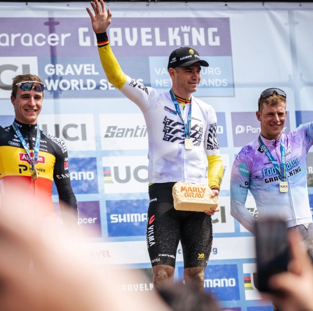 Van Aert reaparece após Roubaix com uma exibição no gravel