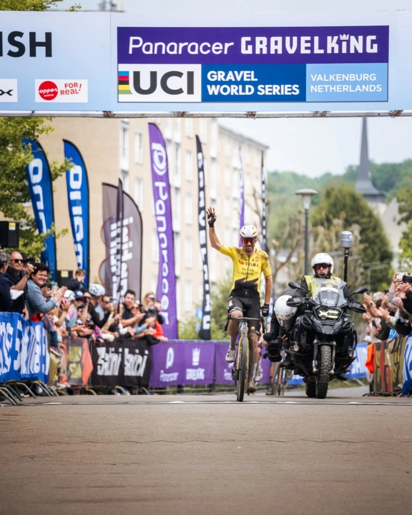 Van Aert reaparece após Roubaix com uma exibição no gravel
