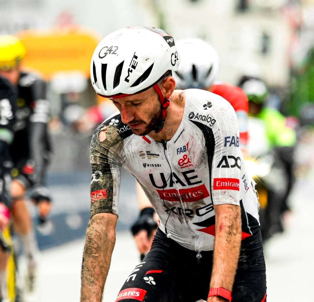 A disaster in the UAE just three days into the Giro