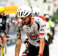 Escabechina en el UAE con solo 3 días de Giro