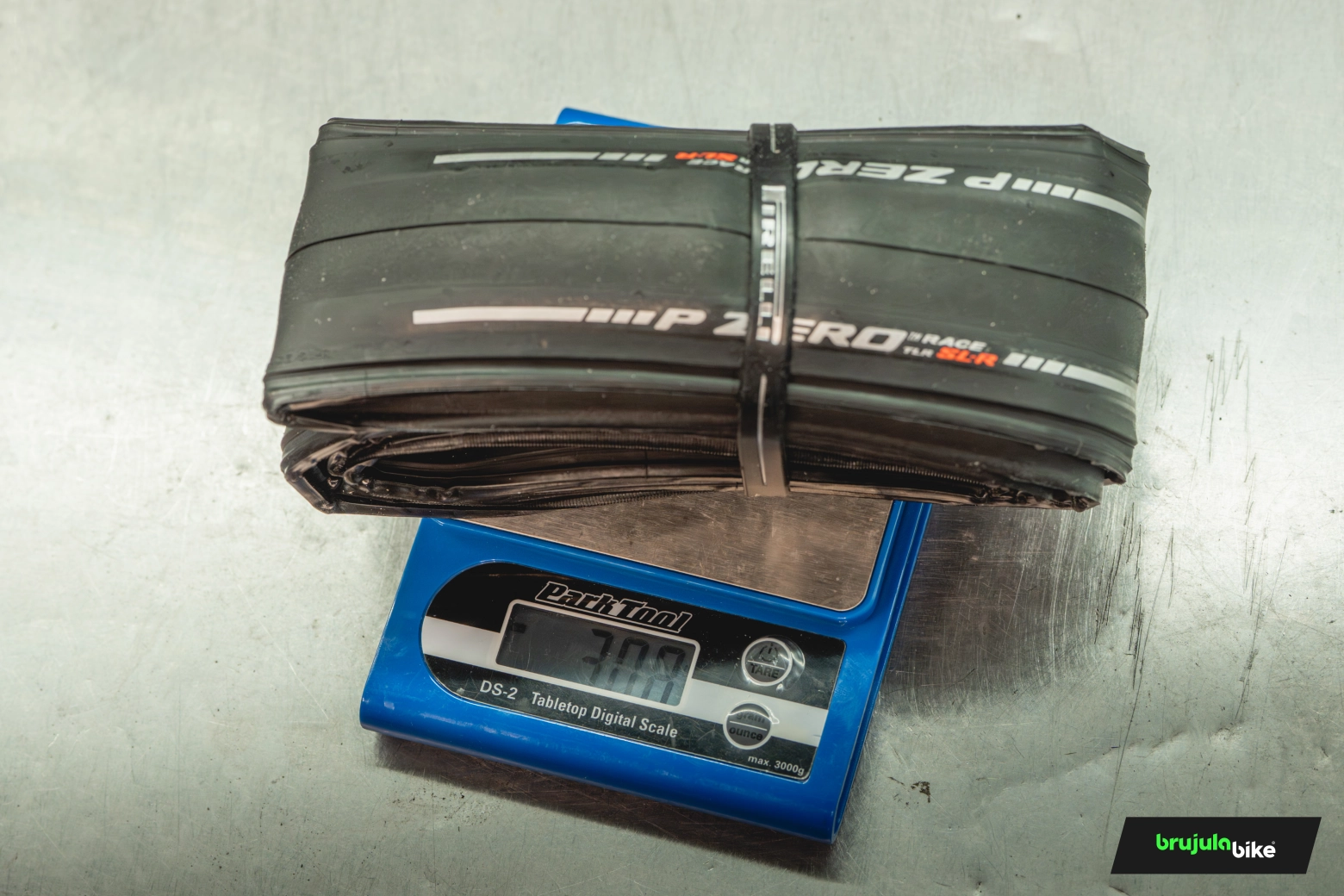 Probamos el nuevo Pirelli P Zero Race TLR SL-R: el neumático más rápido y aerodinámico jamás fabricado por la marca