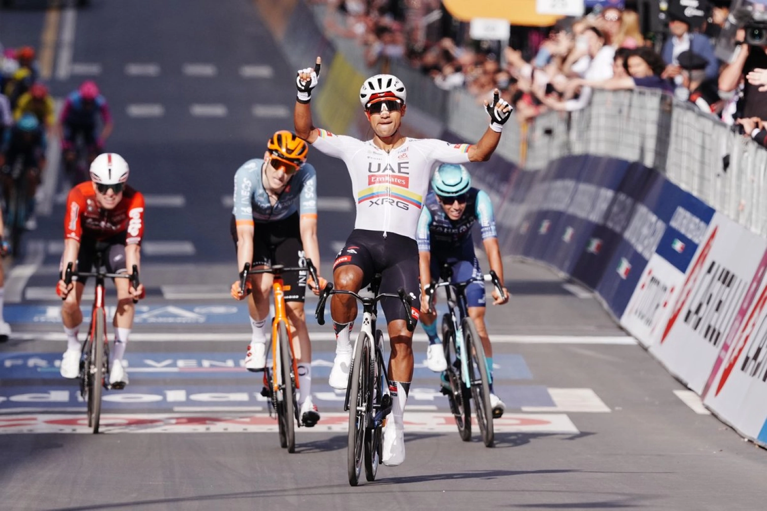 Narváez gana en Cosenza y Giulio Ciccone se viste de rosa en la etapa 4 del Giro de Italia