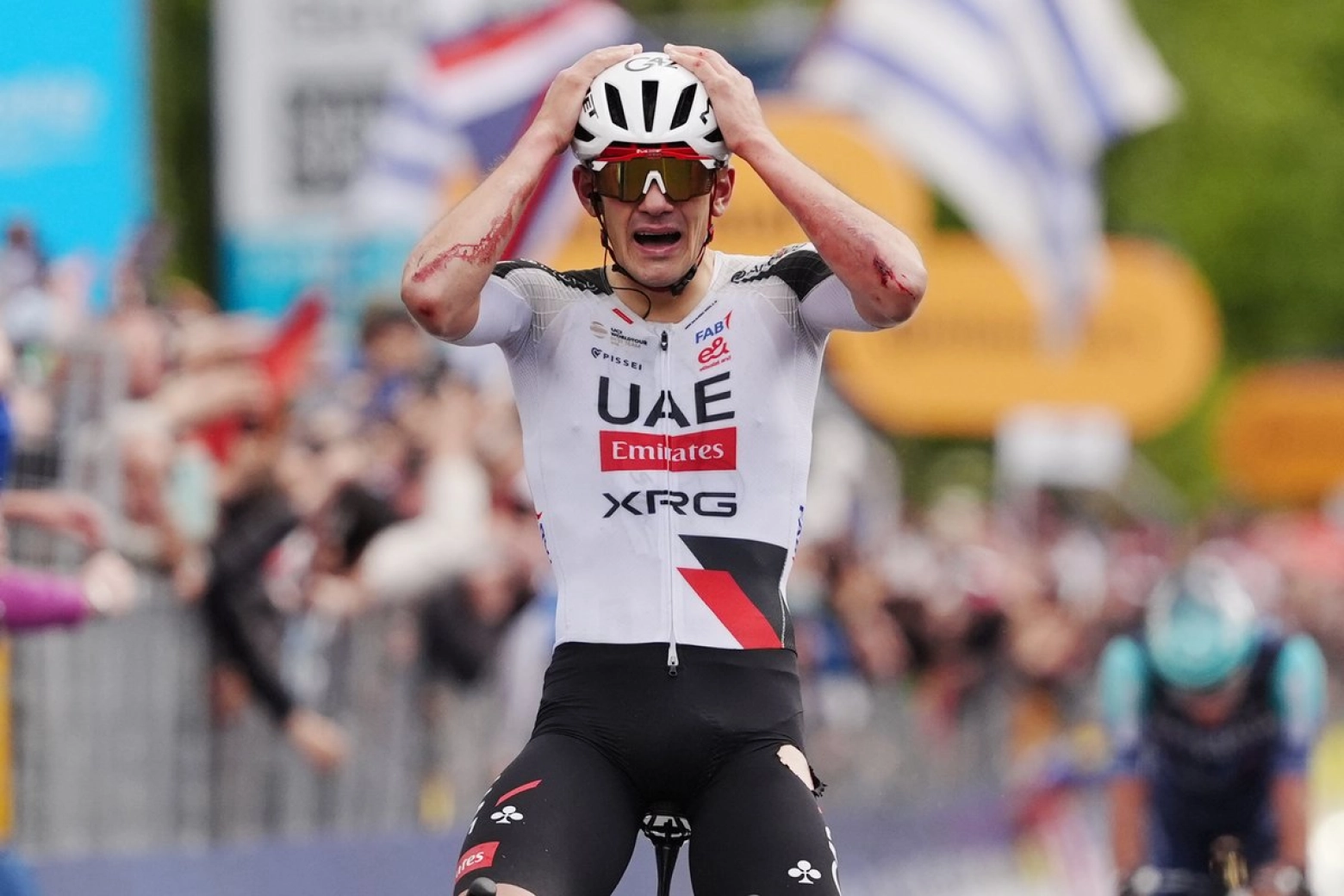 Igor Arrieta gana una etapa 4 del Giro completamente loca y Afonso Eulálio asalta la Maglia Rosa
