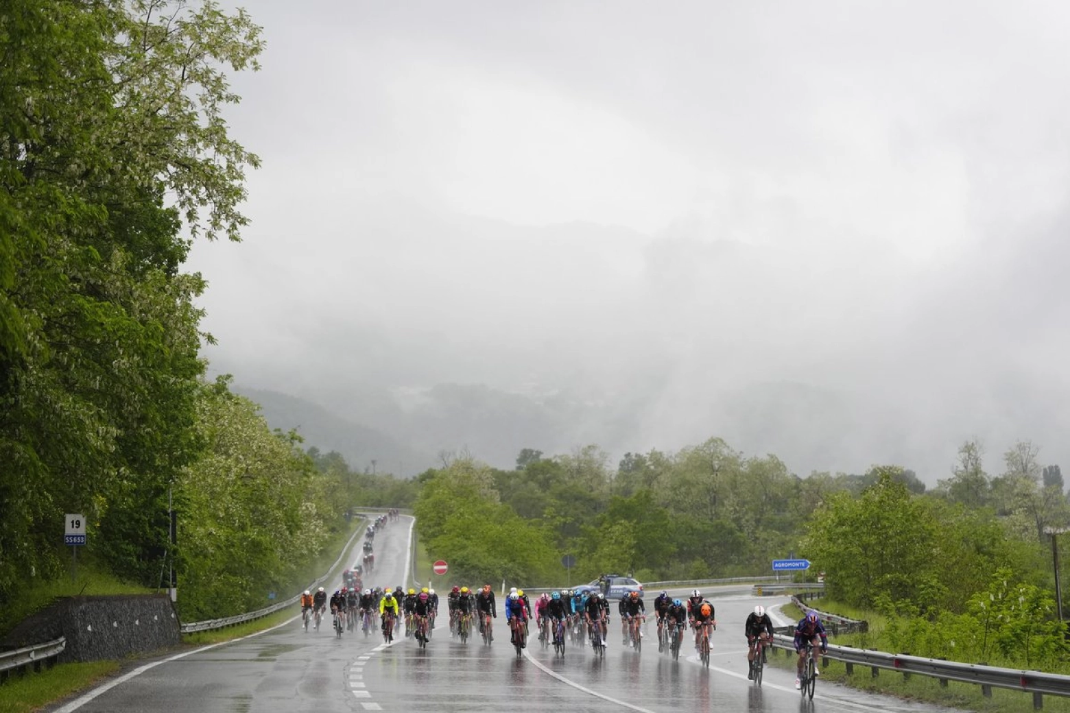 Igor Arrieta gana una etapa 4 del Giro completamente loca y Afonso Eulálio asalta la Maglia Rosa