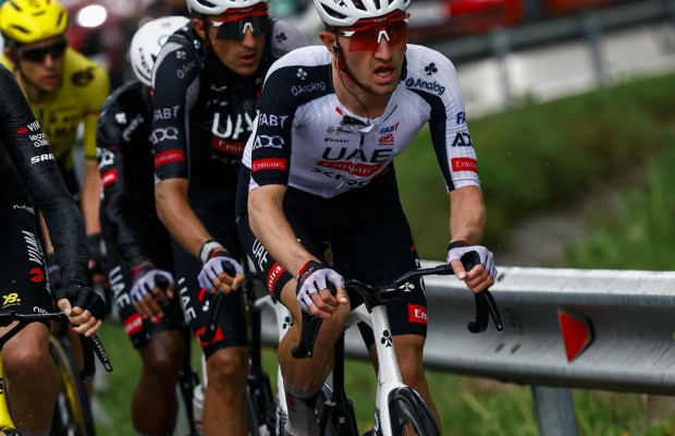 "A rainy day and time trial wheels seems like a strange decision": UAE is back in the spotlight for its tires after the wave of crashes in the Giro