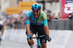Ballerini wins in Naples after another crash in the Giro