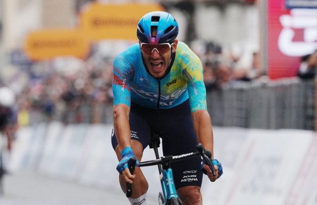 Ballerini gana en Nápoles tras otra caída final en el Giro