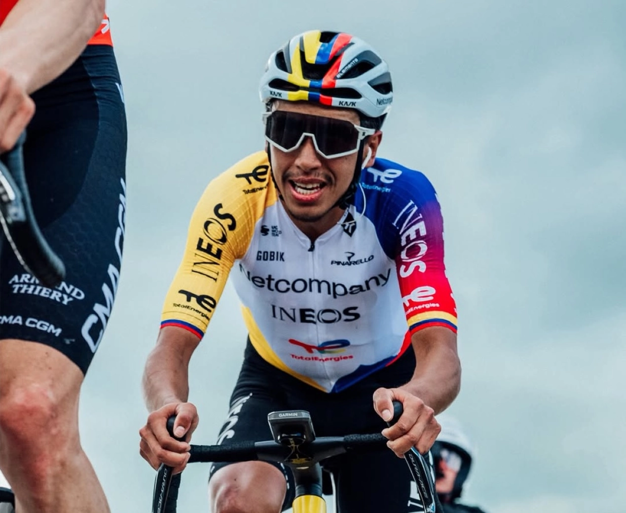 Egan Bernal hizo “sus mejores 40 minutos” y aun así se dejó casi tres minutos con Vingegaard