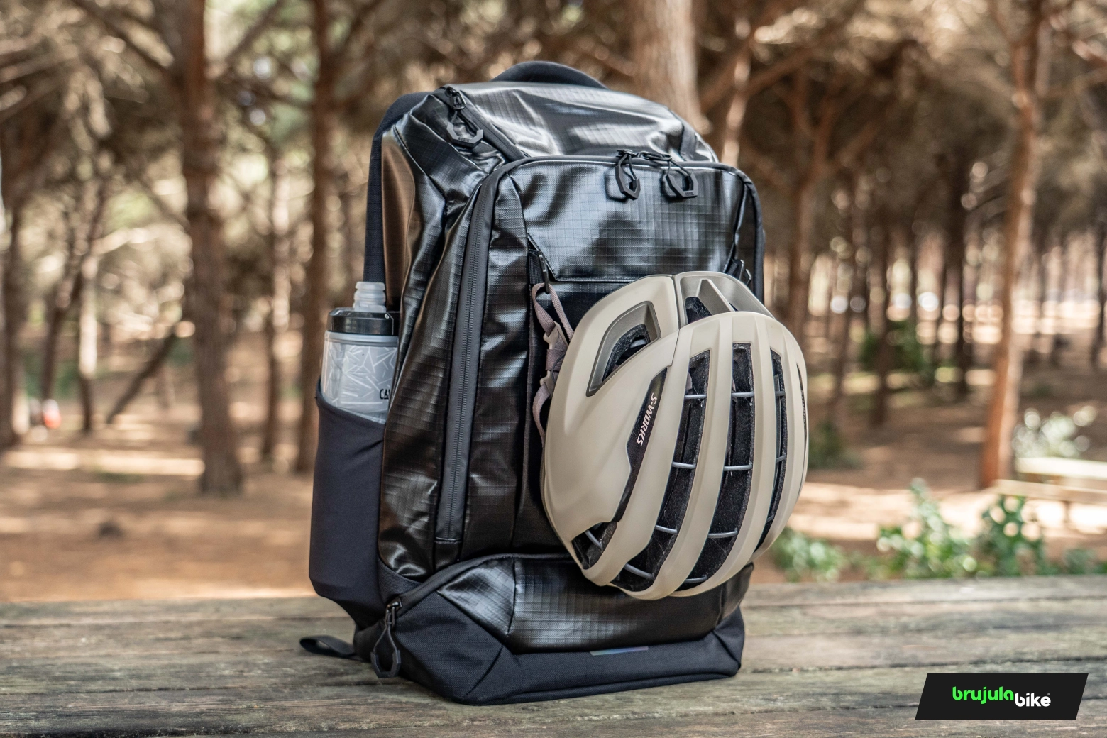 Probamos la nueva Gobik Stow 35L: todo ciclista necesita una mochila así