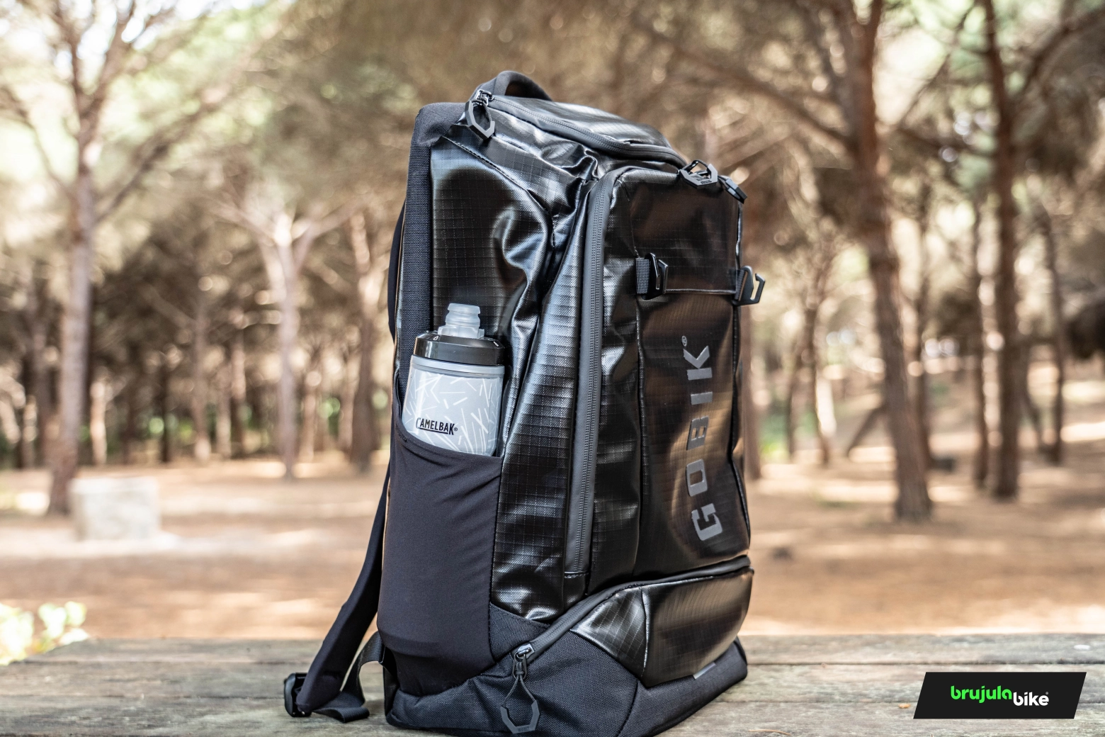 Probamos la nueva Gobik Stow 35L: todo ciclista necesita una mochila así
