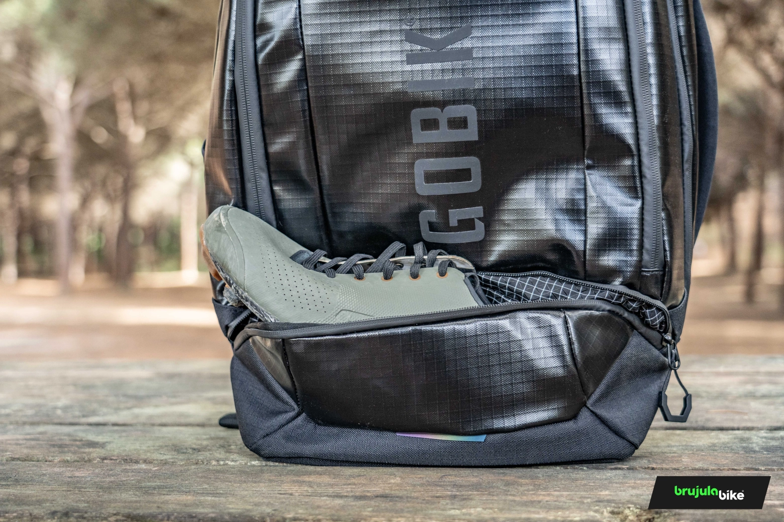 Probamos la nueva Gobik Stow 35L: todo ciclista necesita una mochila así