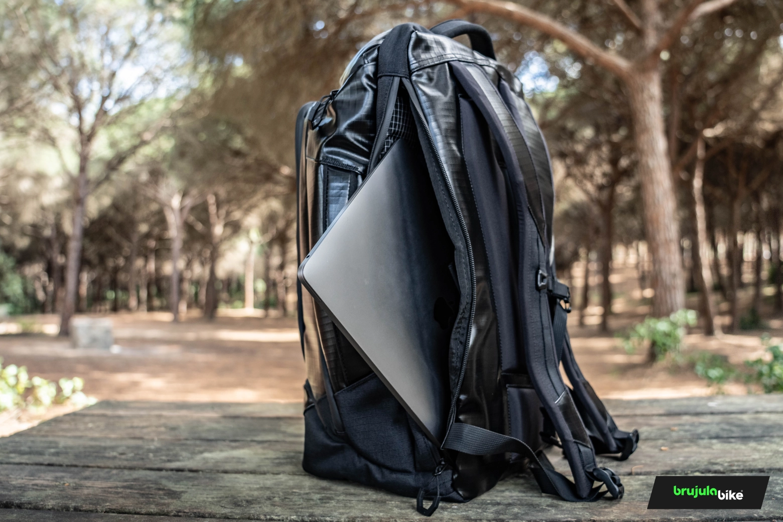 Probamos la nueva Gobik Stow 35L: todo ciclista necesita una mochila así