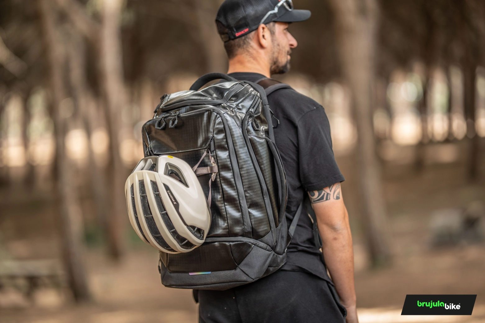 Probamos la nueva Gobik Stow 35L: todo ciclista necesita una mochila así