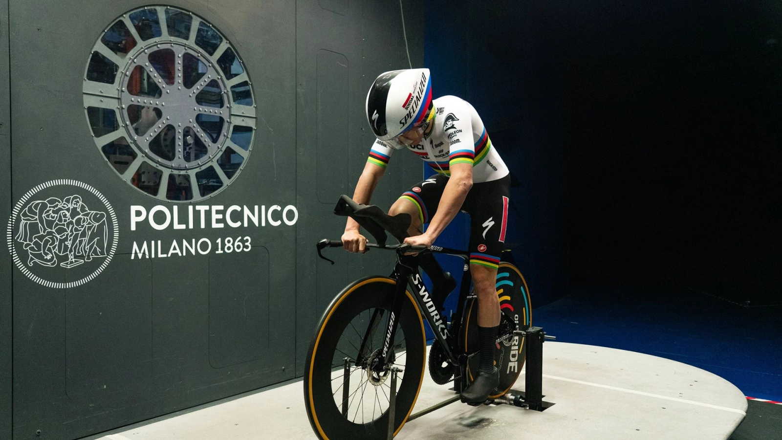 Vingegaard correrá (obligado) la crono del Giro con un mono diseñado para Evenepoel
