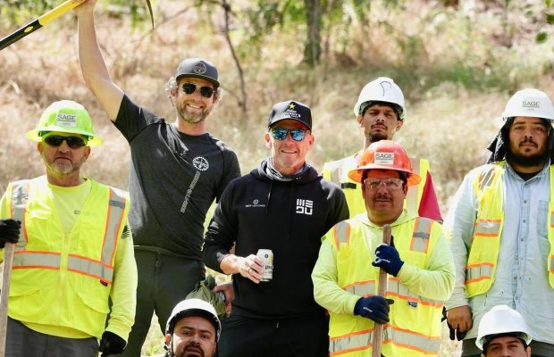 Lance Armstrong shows the first images of the XCO circuit for Los Angeles 2028