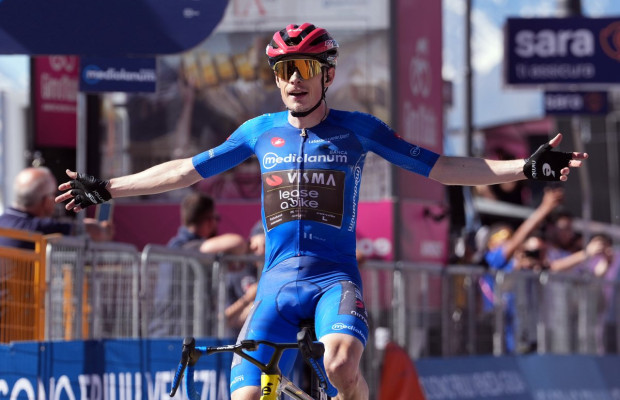 Vingegaard crushes his rivals in Pila and takes the lead in the Giro