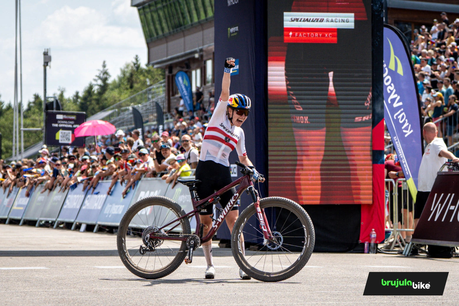 Laura Stigger s'impose à Nové Město et remporte la Coupe du Monde XCO après une attaque impossible à contrer