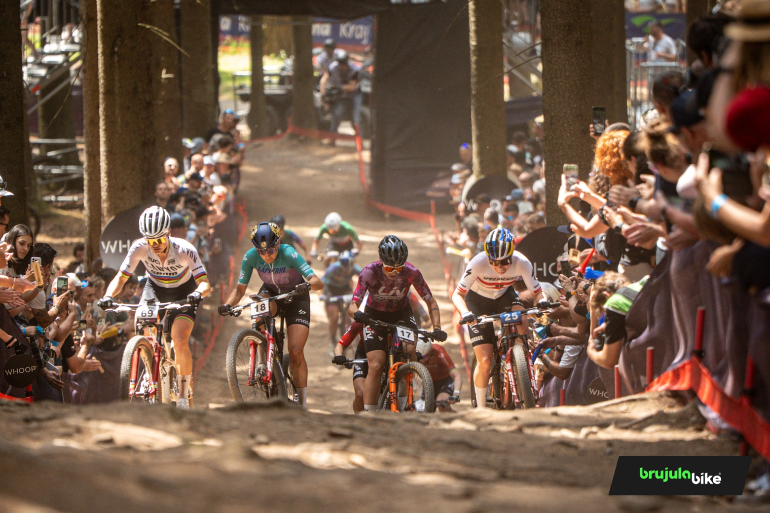 Laura Stigger s'impose à Nové Město et remporte la Coupe du Monde XCO après une attaque impossible à contrer
