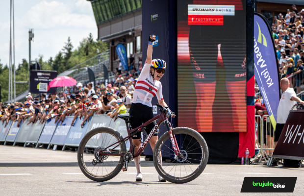Laura Stigger s'impose à Nové Město et remporte la Coupe du Monde XCO après une attaque impossible à contrer