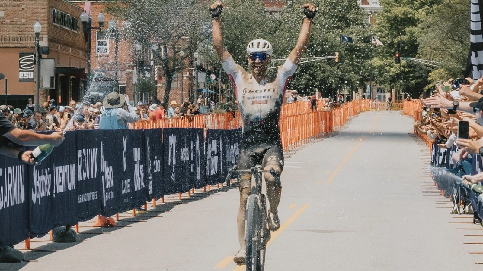 sco-cam-winner-unbound-gravel-cover_2245830