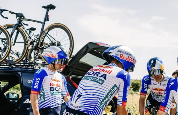 Une image de ce qui pourrait être la nouvelle Specialized Tarmac SL9 a été filtrée lors d'un entraînement de l'équipe Red Bull-BORA-hansgrohe
