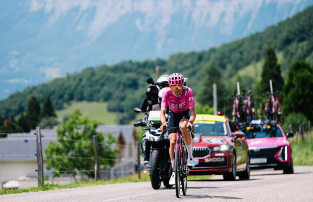 Alex Baudin sorprende a los favoritos y se convierte en el primer líder del Tour Auvergne-Rhône-Alpes 2026