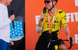 Wout van Aert révèle qu'il a eu une chute en s'entraînant, ce qui explique sa performance discrète lors de la première étape du Dauphiné
