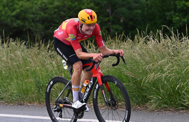 El Tour Auvergne-Rhône-Alpes sigue premiando a los valientes: Charmig gana una jornada maratoniana de 234 kilómetros