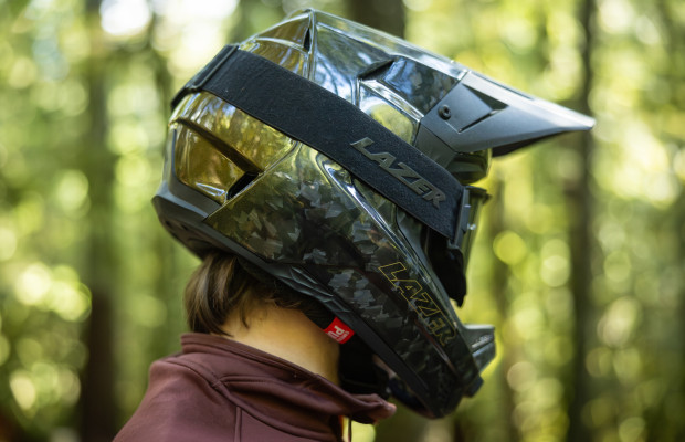 Lazer entra en la gama alta del gravity con el nuevo A-Line KinetiCore de carbono