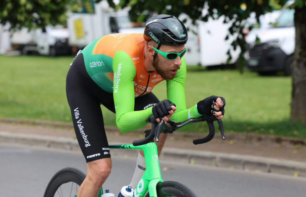 “Il pleurait comme un enfant” : l'équipe de Van Schip s'en prend à l'UCI après l'intervention de la police