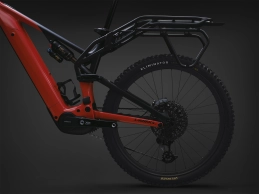 95226-08_LEVO-X-SW-G4-FRYRED-BLK_REAR-DETAIL_16233_a