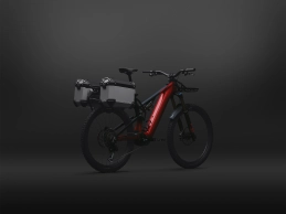 95226-08_LEVO-X-SW-G4-FRYRED-BLK_REAR-3QUATERS-MOTO-PACK_16685_a