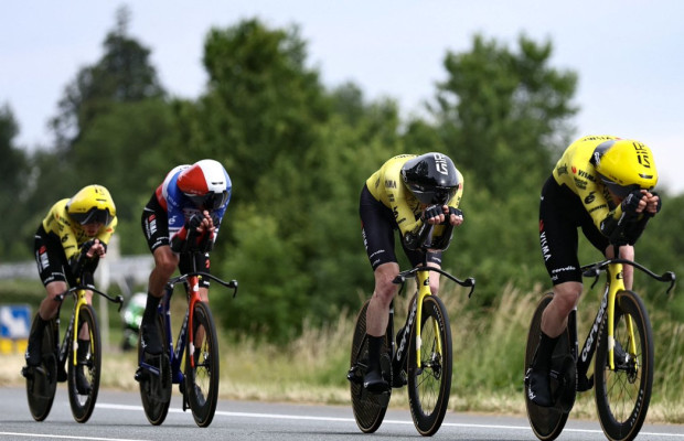 Visma ganha a contrarrelógio por equipes e Jorgenson ataca a geral do Tour Auvergne-Rhône-Alpes