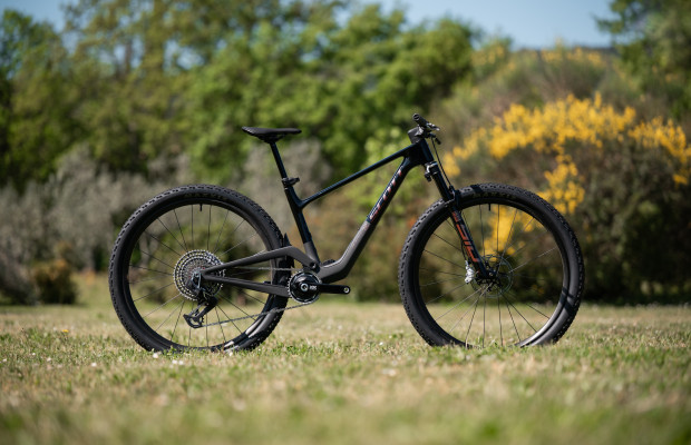 New SCOTT Spark RC 2027 from €3,799 (12.9 kg) up to €13,699 (9.9 kg): all the setups, weights, and prices
