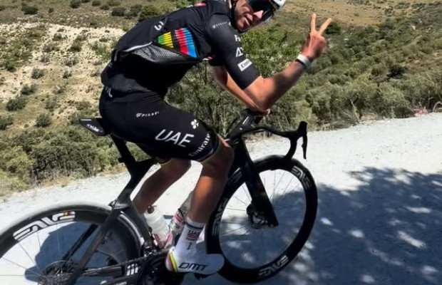 Pogacar já assusta seus rivais antes do Tour: "Ele nos ultrapassou várias vezes e estava muito rápido"