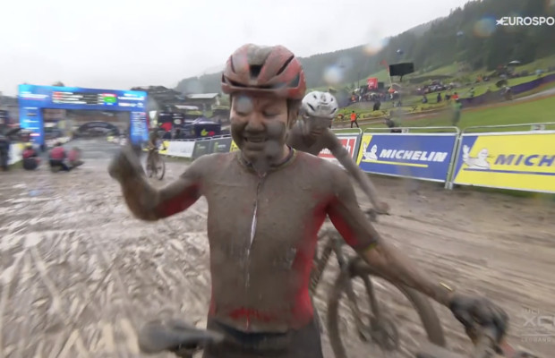 Sina Frei attacks in the rock garden and wins the Short Track of the World Cup in Leogang