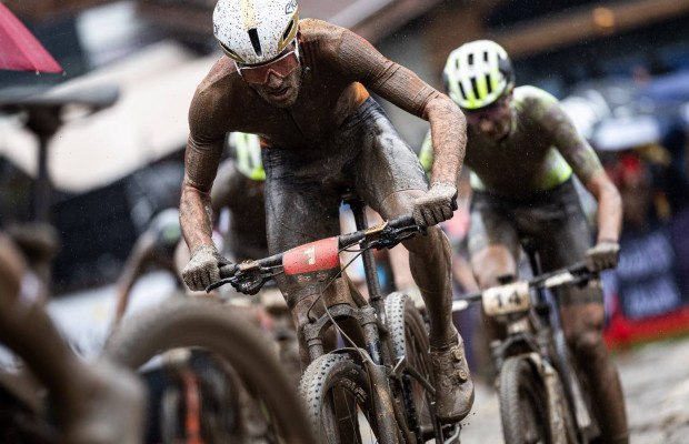 Chutes, boue et émotion jusqu'à la fin : vidéo résumé avec le meilleur du Short Track de Leogang