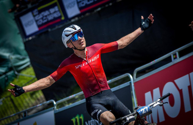 Boichis encontra o ataque perfeito e ganha sua primeira Copa do Mundo XCO Elite em Leogang: Azzaro foi desclassificado após chegar em segundo