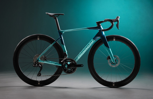 La Bianchi Specialissima 2027 se renueva por completro para ser más rápida en el llano e igual de ligera en la montaña