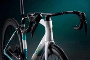 La Bianchi Specialissima 2027 se renueva por completro para ser más rápida en el llano e igual de ligera en la montaña