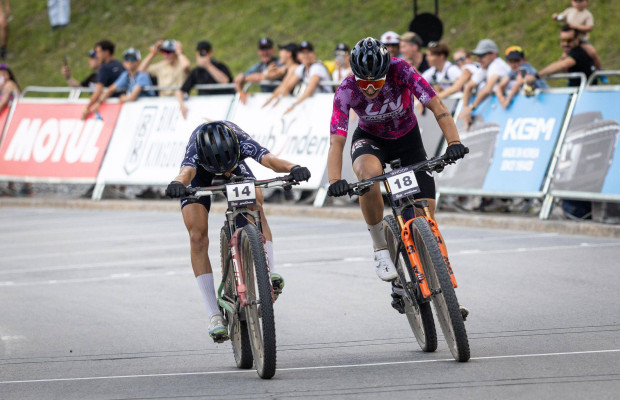 Savilia Blunk sorprende con un final meteórico y gana el Short Track de Lenzerheide tras el primer duelo entre las 32 y 29"