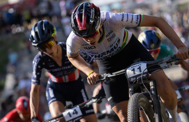 Vídeo com o melhor do Short Track de Lenzerheide: a primeira corrida da Copa do Mundo em que competiram bicicletas de 32"