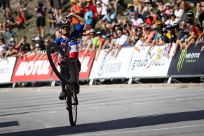 Luca Martin vence en el XCO de Lenzerheide después de un final dramático con Boichis