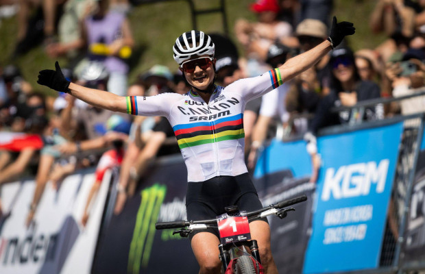 Rissveds domine de bout en bout à Lenzerheide ; Blöchlinger et Blunk complètent le podium